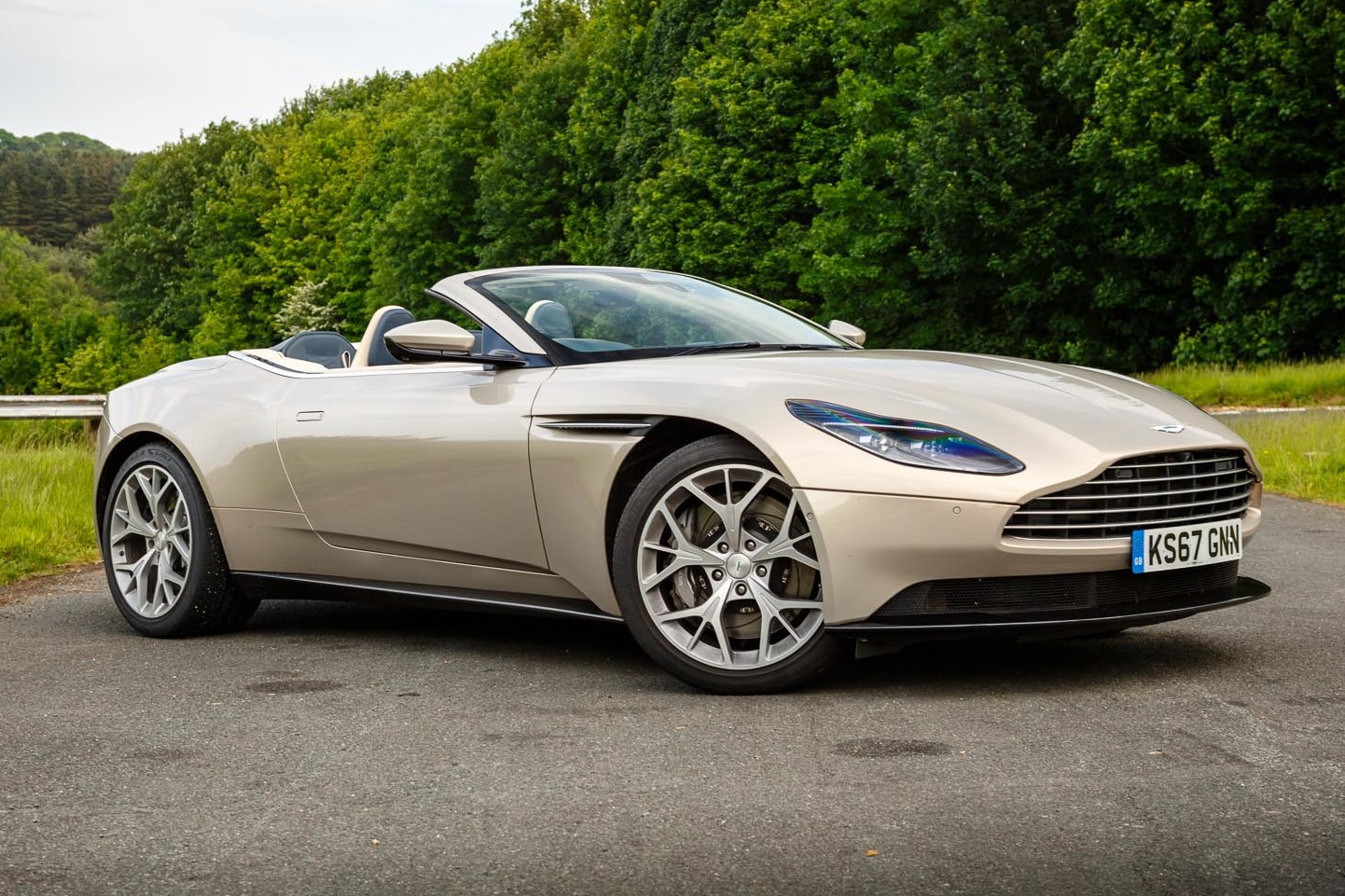 23′ DB11 by Aston-Martin